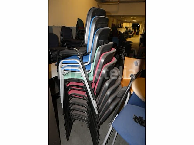 20 ongelijke stoelen - afbeelding 2 van  7