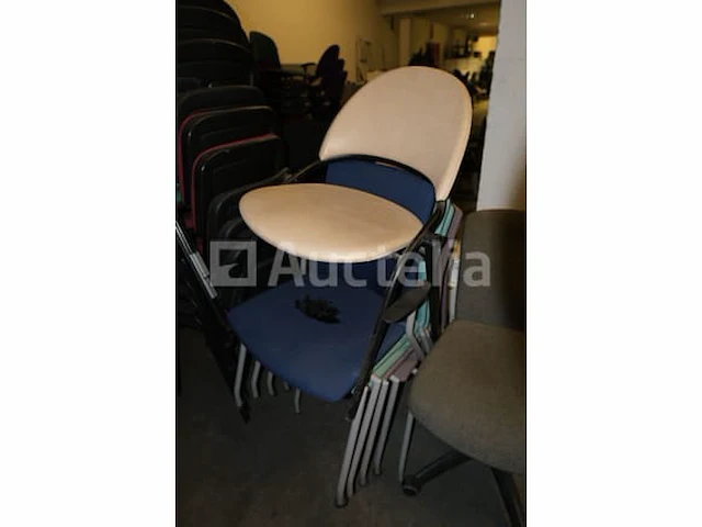 20 ongelijke stoelen - afbeelding 5 van  7