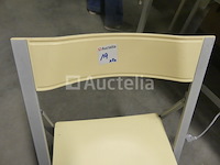 20 plastic stoelen - afbeelding 1 van  6