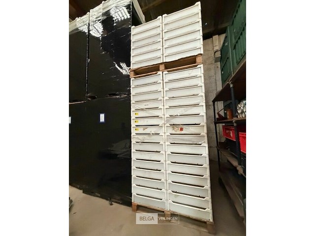 ± 20 transportbakken stapelbaar - afbeelding 1 van  2