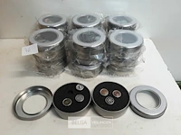 20 x buttons 3 stuks in metalen doosje