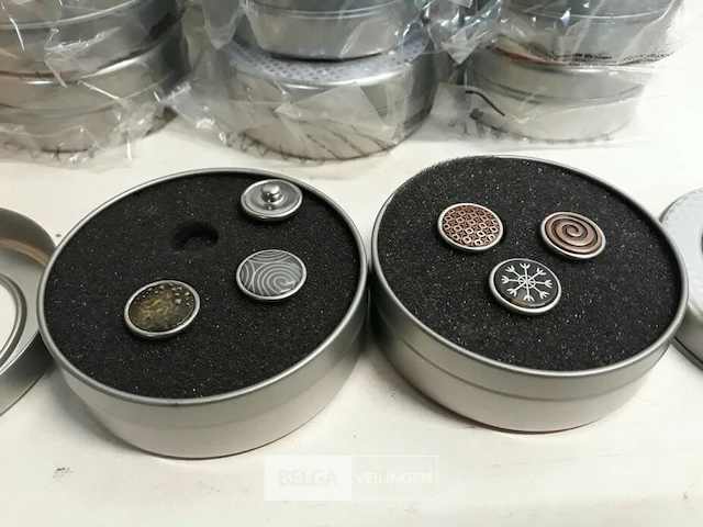 20 x buttons 3 stuks in metalen doosje - afbeelding 3 van  3