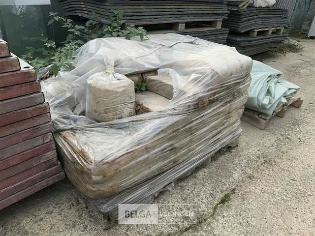 ± 20 zakken zand - afbeelding 2 van  2
