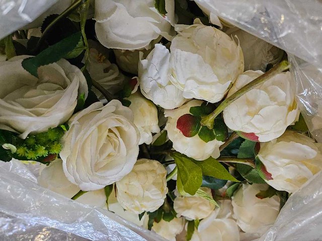 200+ artificiële bloemen en groen - afbeelding 1 van  10