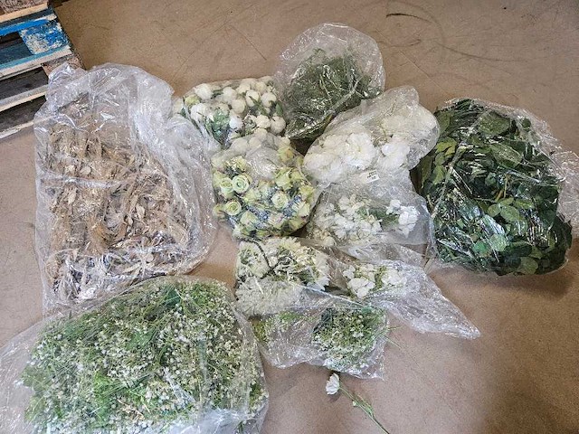 200+ artificiële bloemen en groen - afbeelding 4 van  10