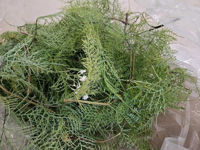 200+ artificiële bloemen en groen - afbeelding 7 van  10