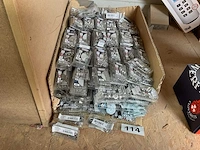 200 doosjes inox bevestigingen