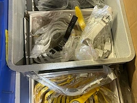 200 kettingen, 30 horloges, 15 handtassen - afbeelding 6 van  8