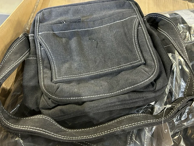200 kettingen, 30 horloges, 15 handtassen - afbeelding 7 van  8