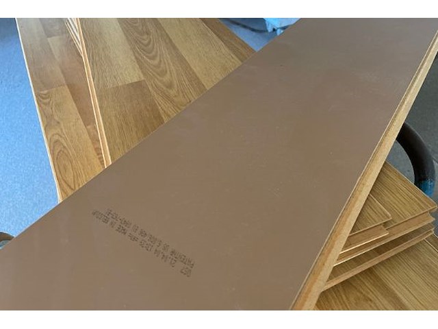 200 planken laminaat van uitbraak - afbeelding 4 van  5