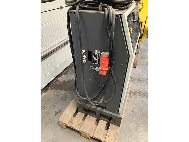 2000 - fanuc s-430i f welding robot - afbeelding 7 van  23