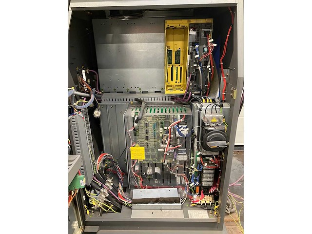 2000 - fanuc s-430i f welding robot - afbeelding 12 van  23