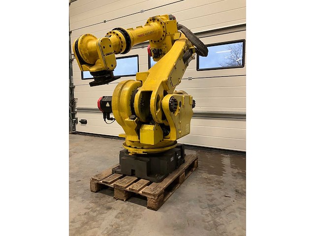 2000 - fanuc s-430i f welding robot - afbeelding 18 van  23
