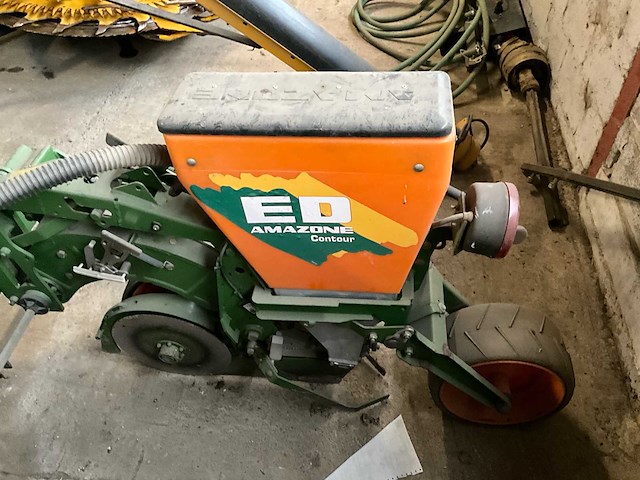 2000 amazone ed 301 maïsplanter - afbeelding 14 van  21