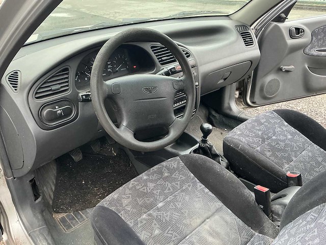 2000 daewoo lanos personenauto - afbeelding 1 van  30