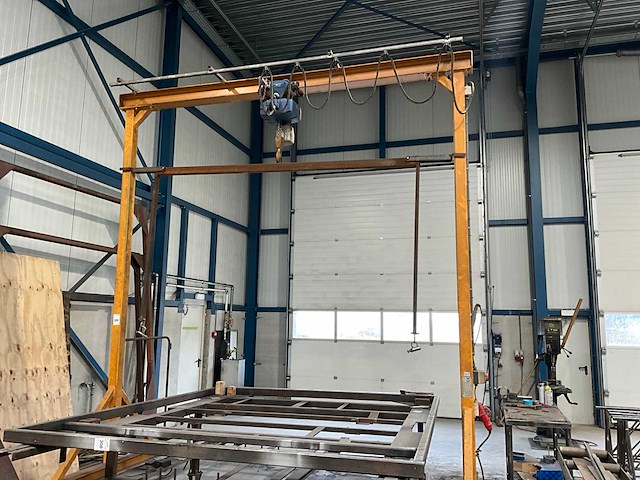 2000 hoisring equipment / abus mobiele hijsbrug met elektrische kettingtakel - afbeelding 1 van  7