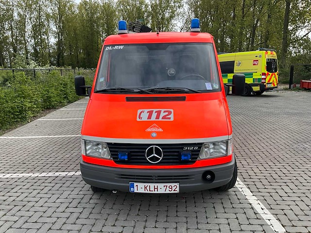 2000 mercedes benz 312d brandweerwagen bestelwagen - afbeelding 13 van  16