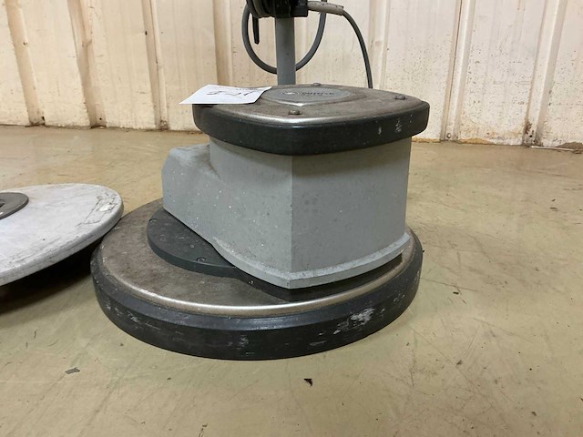 2000 nilfisk 421 a vloerreiniger - afbeelding 6 van  10