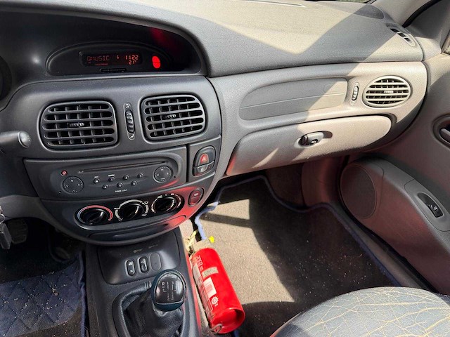 2000 renault megane cabrio personenauto - afbeelding 19 van  30