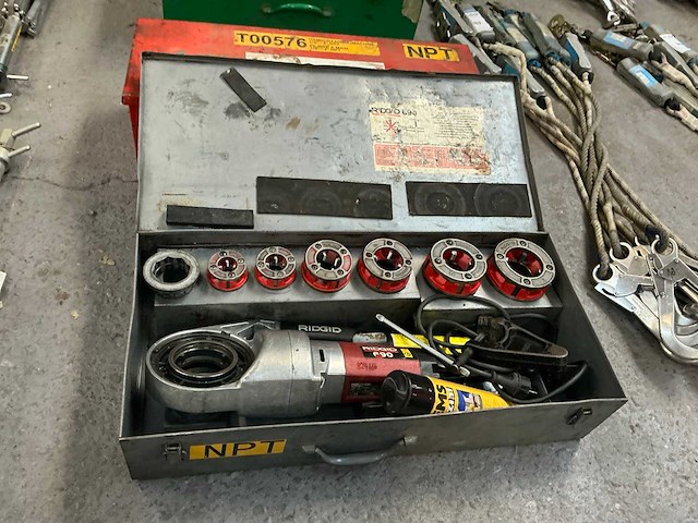 2000 ridgid 690 draadsnijmachine - afbeelding 1 van  9