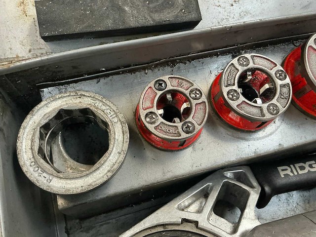 2000 ridgid 690 draadsnijmachine - afbeelding 5 van  9