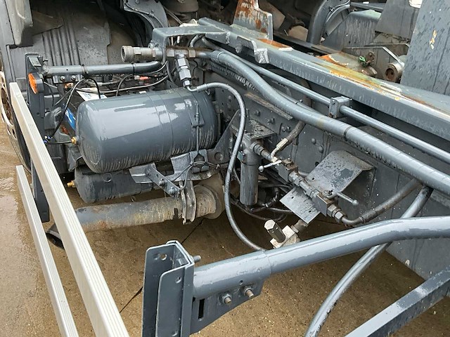 2000 scania vrachtwagen haaksysteem - functioneel - afbeelding 10 van  56