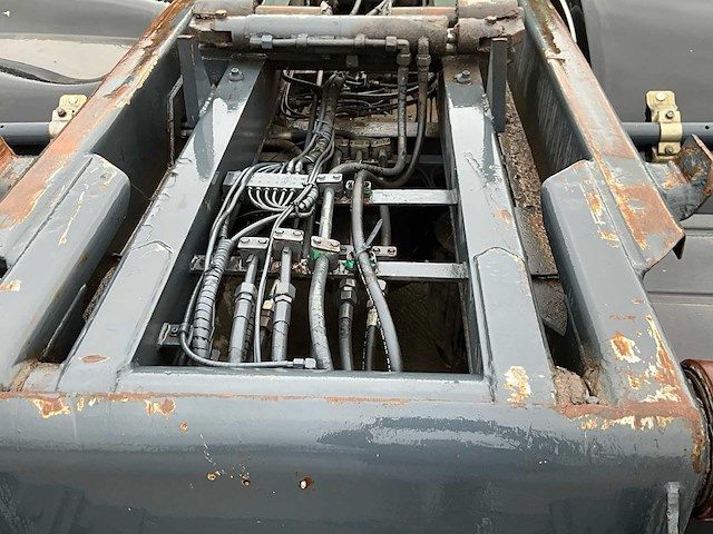 2000 scania vrachtwagen haaksysteem - functioneel - afbeelding 26 van  49