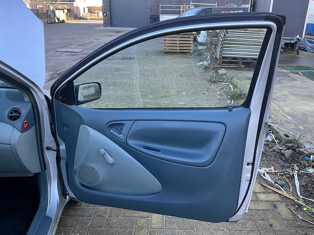 2000 toyota yaris 1.0 benzine - afbeelding 12 van  48