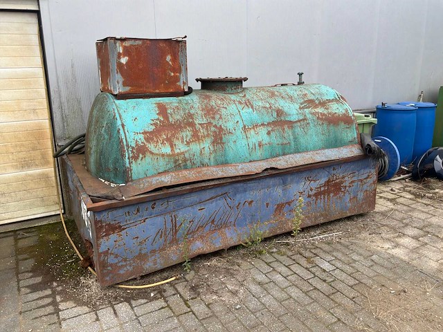2000l brandstoftank - afbeelding 1 van  10