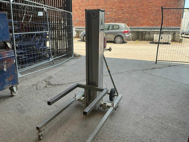 2001 alp-lift lmc380 manueel bediende bouwlift - afbeelding 1 van  5