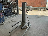 2001 alp-lift lmc380 manueel bediende bouwlift - afbeelding 1 van  5