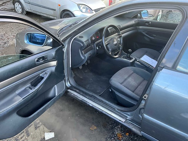 2001 audi a4 personenauto - afbeelding 8 van  29