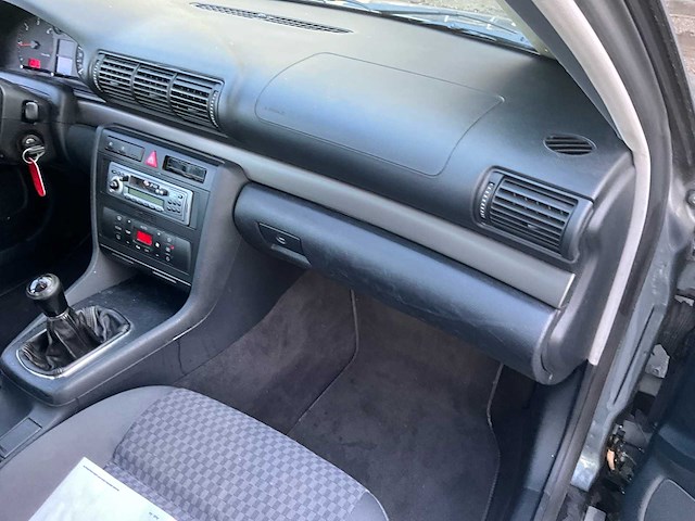 2001 audi a4 personenauto - afbeelding 18 van  29