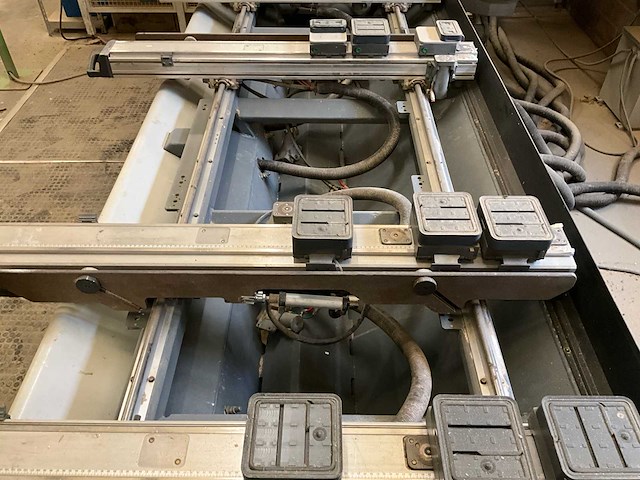 2001 biesse rover 24 s horizontaal cnc-bewerkingscentrum - afbeelding 33 van  45