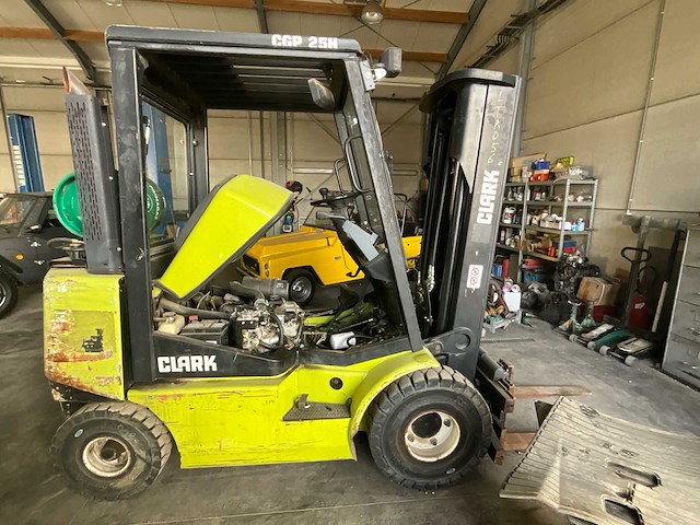 2001 clark cgp25h vorkheftruck - afbeelding 23 van  26