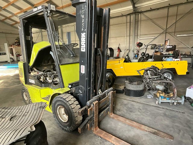 2001 clark cgp25h vorkheftruck - afbeelding 24 van  26