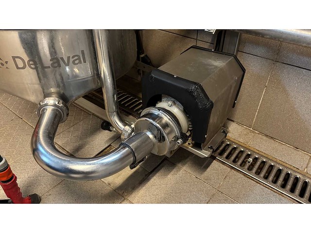 2001 delaval tandem melkinstallatie (7 boxen) - afbeelding 11 van  32