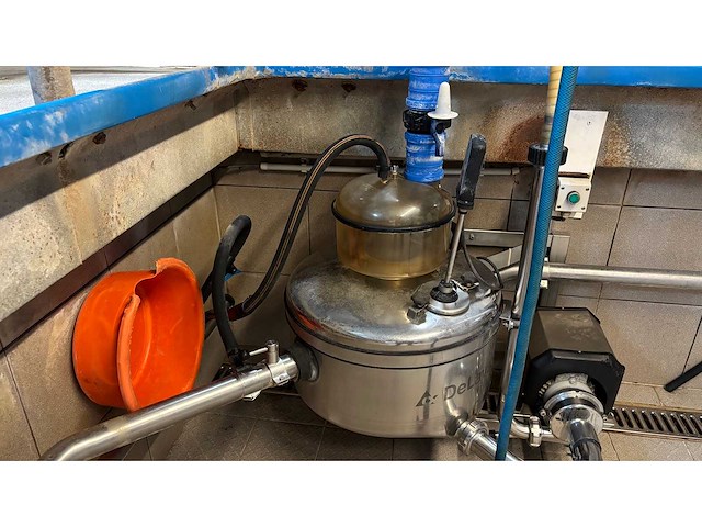 2001 delaval tandem melkinstallatie (7 boxen) - afbeelding 12 van  32
