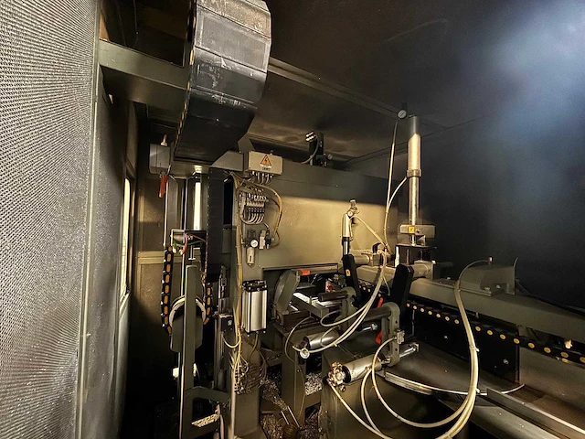 2001 emmegi quadra cnc universele bewerkingscentra voor aluminium profielen / vollzdig werkend - afbeelding 3 van  13