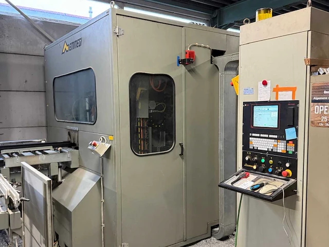 2001 emmegi quadra cnc universele bewerkingscentra voor aluminium profielen / vollzdig werkend - afbeelding 10 van  13