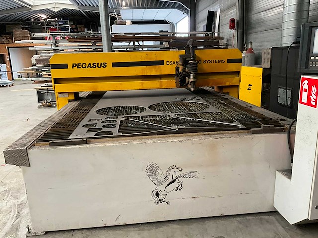 2001 esab pegasus plasmasnijmachine - afbeelding 22 van  24