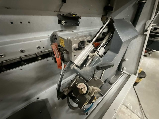 2001 holz-her sprint 1417k kantaanlijmmachine - diamantschaven -functioneel - afbeelding 13 van  20