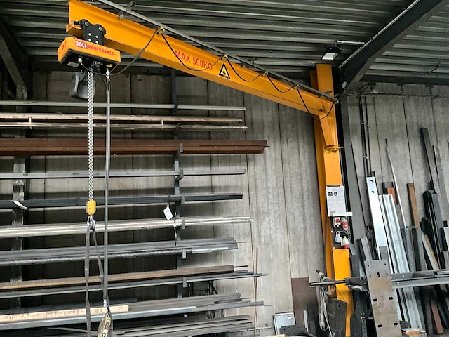 2001 konecranes xn02 504 b1 elektrische kettingtakel op zwenkarm - afbeelding 1 van  6