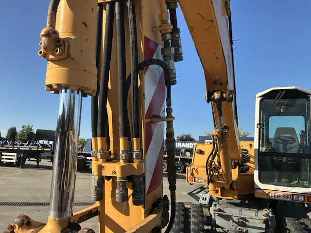 2001 liebherr a310b bandengraafmachine - afbeelding 14 van  33
