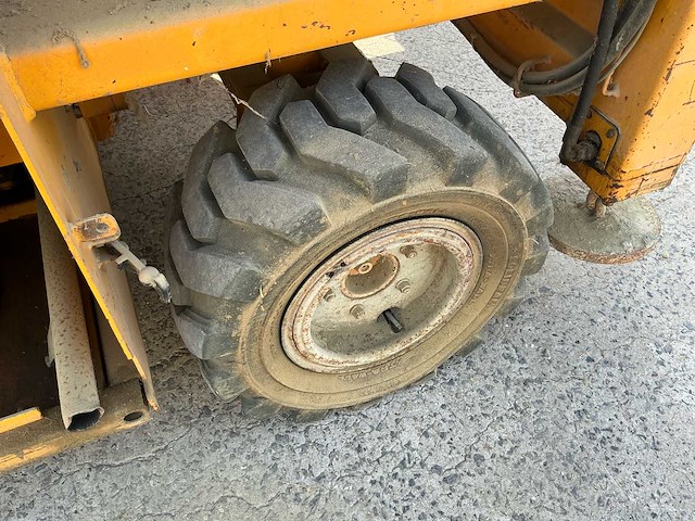2001 liftlux sl 110-20 d4wd-s zelfrijdende schaarhoogwerker met vierwielaandrijving - afbeelding 1 van  4