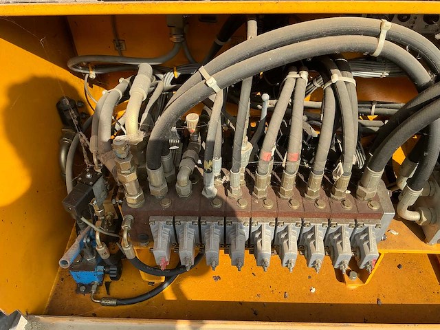 2001 liftlux sl 110-20 d4wd-s zelfrijdende schaarhoogwerker met vierwielaandrijving - afbeelding 9 van  29
