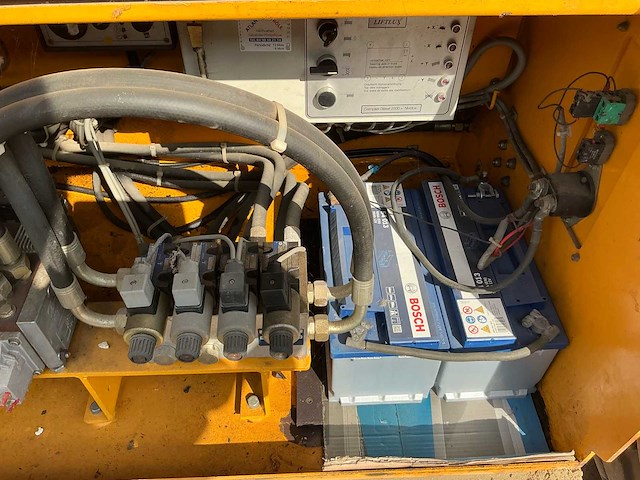 2001 liftlux sl 110-20 d4wd-s zelfrijdende schaarhoogwerker met vierwielaandrijving - afbeelding 10 van  29