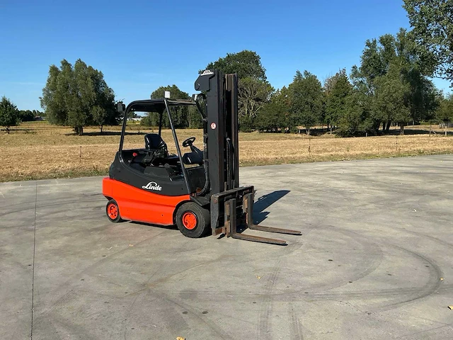 2001 linde e30/02 vorkheftruck - afbeelding 1 van  51