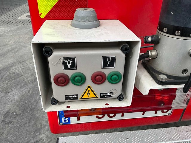 2001 mercedes benz 1325f brandweerwagen pomp vrachtwagen - afbeelding 10 van  28