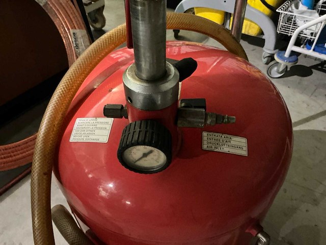 2001 mobiele olie opvangbak/aftap unit - afbeelding 1 van  1